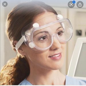 Lab goggles protects eyes from fluid
